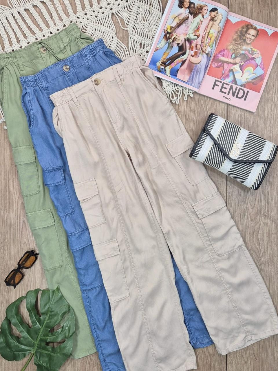 PANTALON TIPO CARGO EXTRA DELGADO COLOR BEIGE
