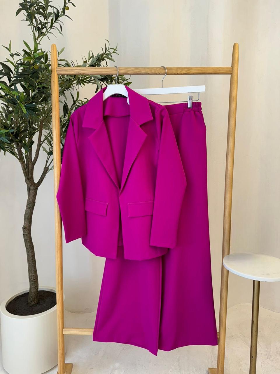 SET FUCSIA PANTALON RECTO CON RESORTE DE VESTIR Y BLAZER MANGA LARGA