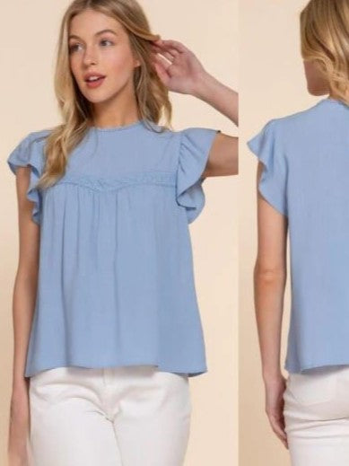 BLUSA AZUL MANGA CORTA CON OLAN Y BORDADO EN PECHO Y CUELLO