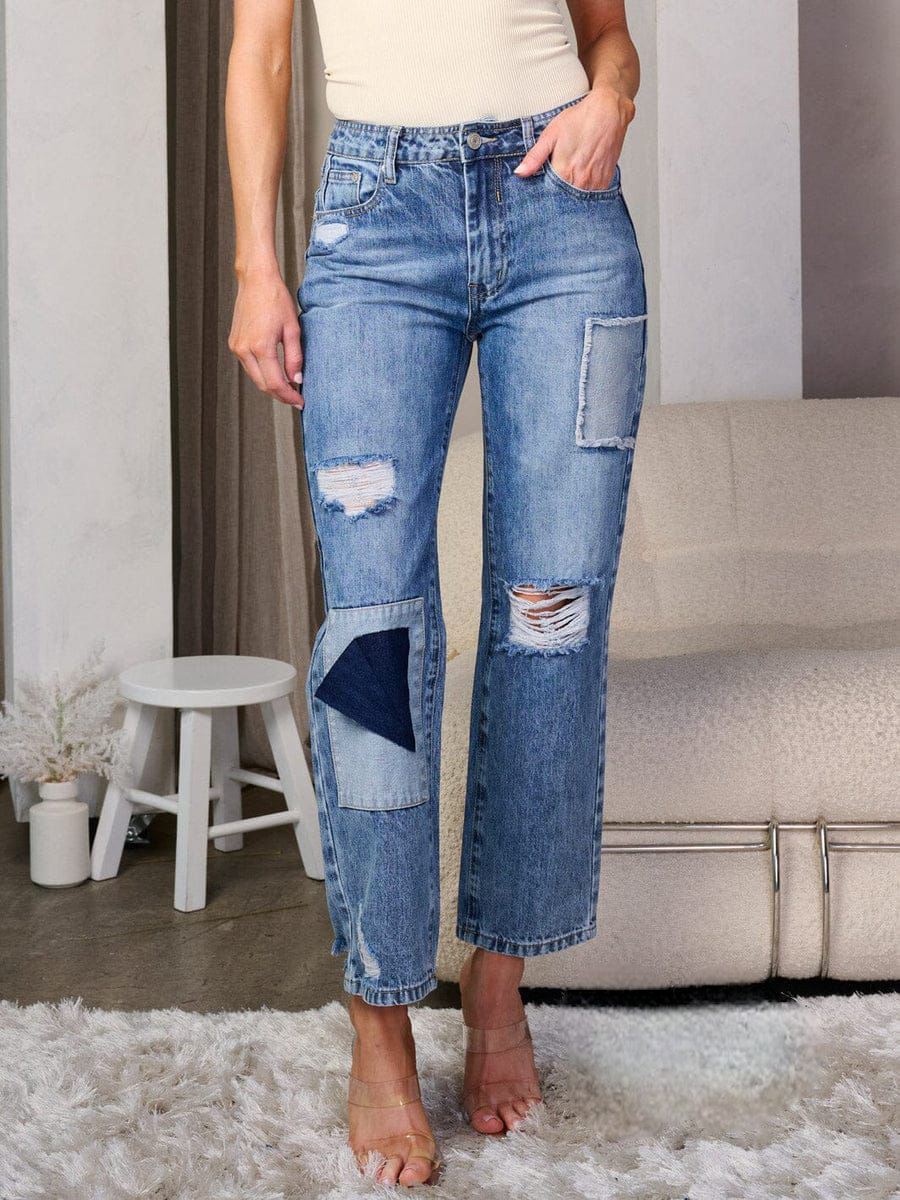 JEANS RECTO CON PARCHES